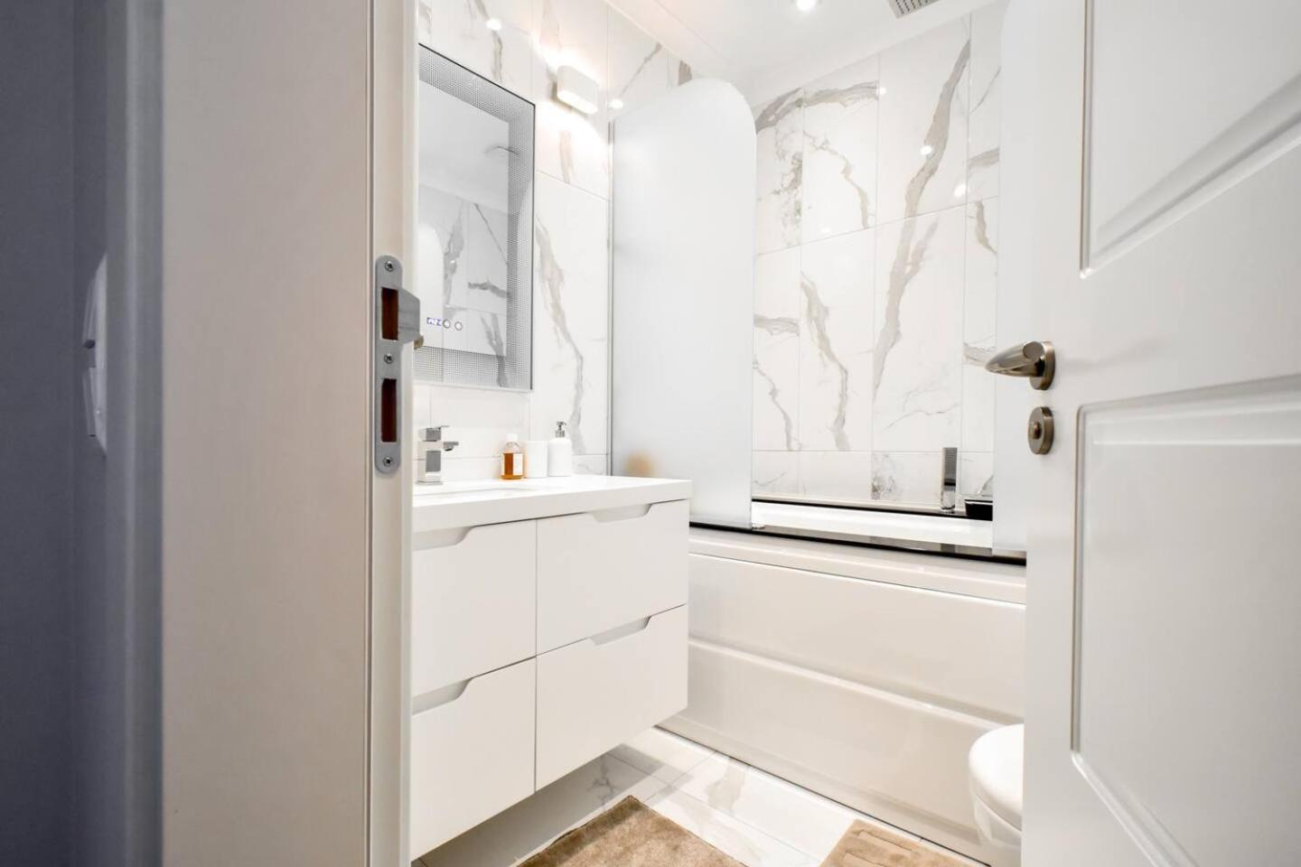 Διαμέρισμα 10 3br2bh Jacuzzi Free Parking *