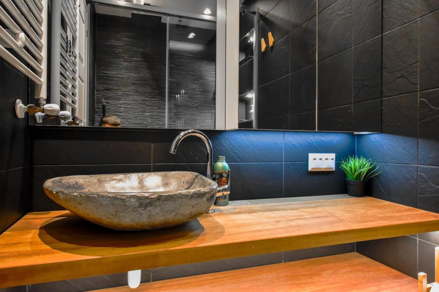 Διαμέρισμα 10 3br2bh Jacuzzi Free Parking *